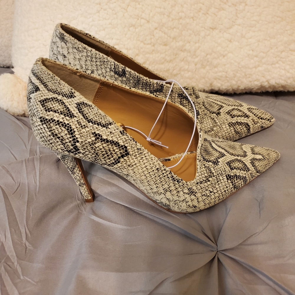 Express faux snakeskin high heel shoes size 8